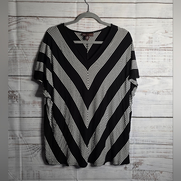 Dana Buchman Black and White Chevron V-Neck Top Women Size XL - Picture 1 of 4